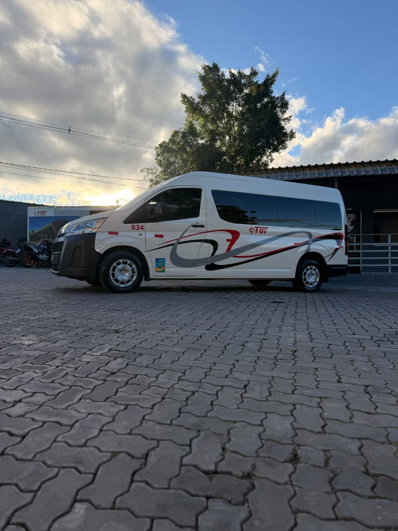 Van executiva Hiace da frota T8T Transportes em Lagoa Santa/MG
