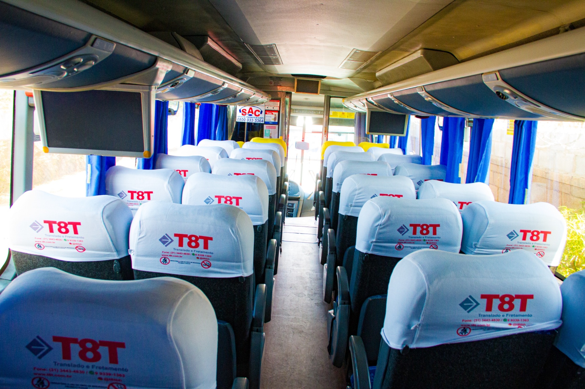 Micro-ônibus da T8T para transporte corporativo em Belo Horizonte